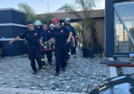 Sitede asma tavan çöktü 2 kişi yaralandı