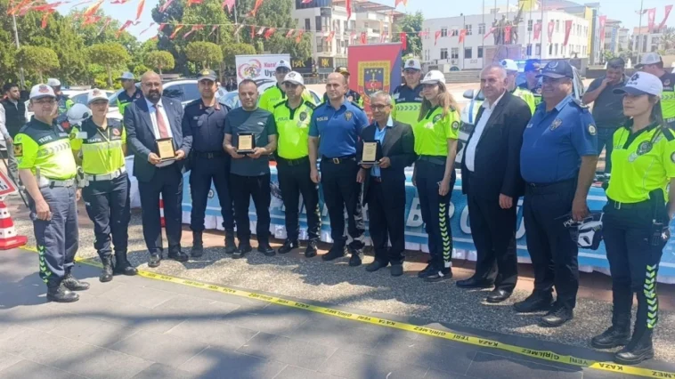 Trafik Haftası’nda örnek sürücülere plaket
