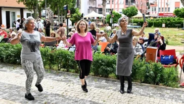Yaşlı evlerinde bahar şenliği