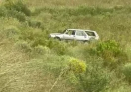 40 metrelik şarampole uçan araçtaki 2 kişi yaralandı