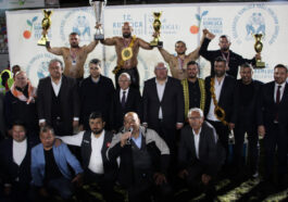 Kumlucadaki Yağlı Pehlivan Güreşlerinde başpehlivan Orhan Okulu