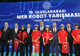Bakan Tekin, Antalyada robot yarışmasına katıldı