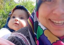 Annesi ile minik Gökçenin köy yaşamı, sanal medyada ilgi odağı oldu