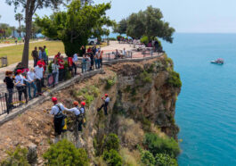 Falez bandında yamaç temizliği