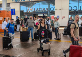 Antalyaya 5 ayda hava yoluyla 3,5 milyon turist geldi
