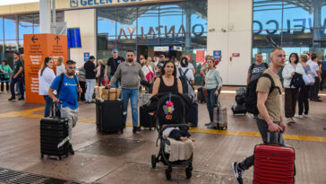 Antalyaya 5 ayda hava yoluyla 3,5 milyon turist geldi