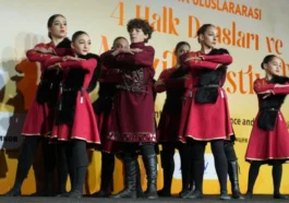 Alanya'da halk dansları müzik ziyafeti yaşandı