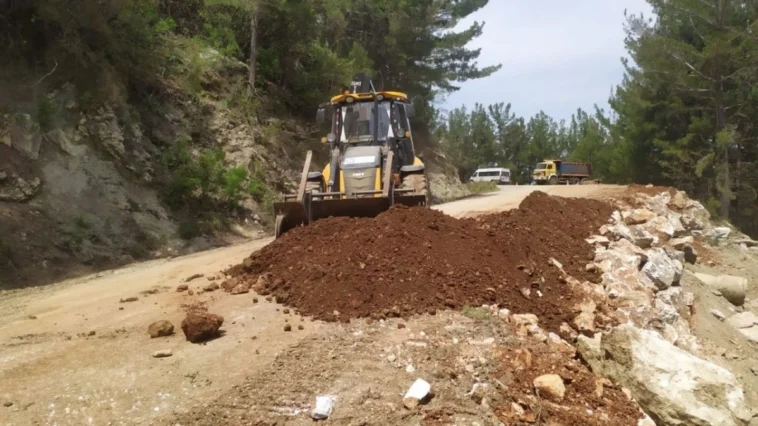 Alanya'da yol bakımları sürüyor