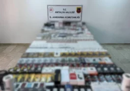 Antalya'da jandarma 3.2 milyonluk kaçak elektronik eşya ele geçirdi