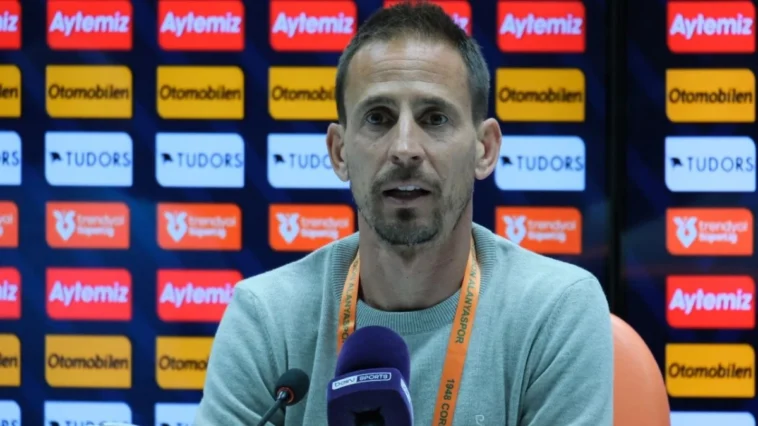 Corendon Alanyaspor Pereira ile yola devam edecek