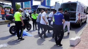 Kepez'de hafif ticari aracın çarptığı çocuk öldü