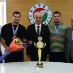 Kepez’in pehlivanlarından Başkan Kocagöz’e ziyaret