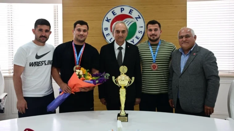 Kepez’in pehlivanlarından Başkan Kocagöz’e ziyaret