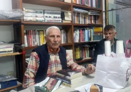 Manavgat'ta 70 yıllık terzi iş yerini kütüphaneye çevirdi