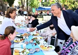 Muratpaşa'da Anneler Günü buluşması