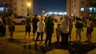 Serik'te site sakinlerinden aidat ve hizmet protestosu